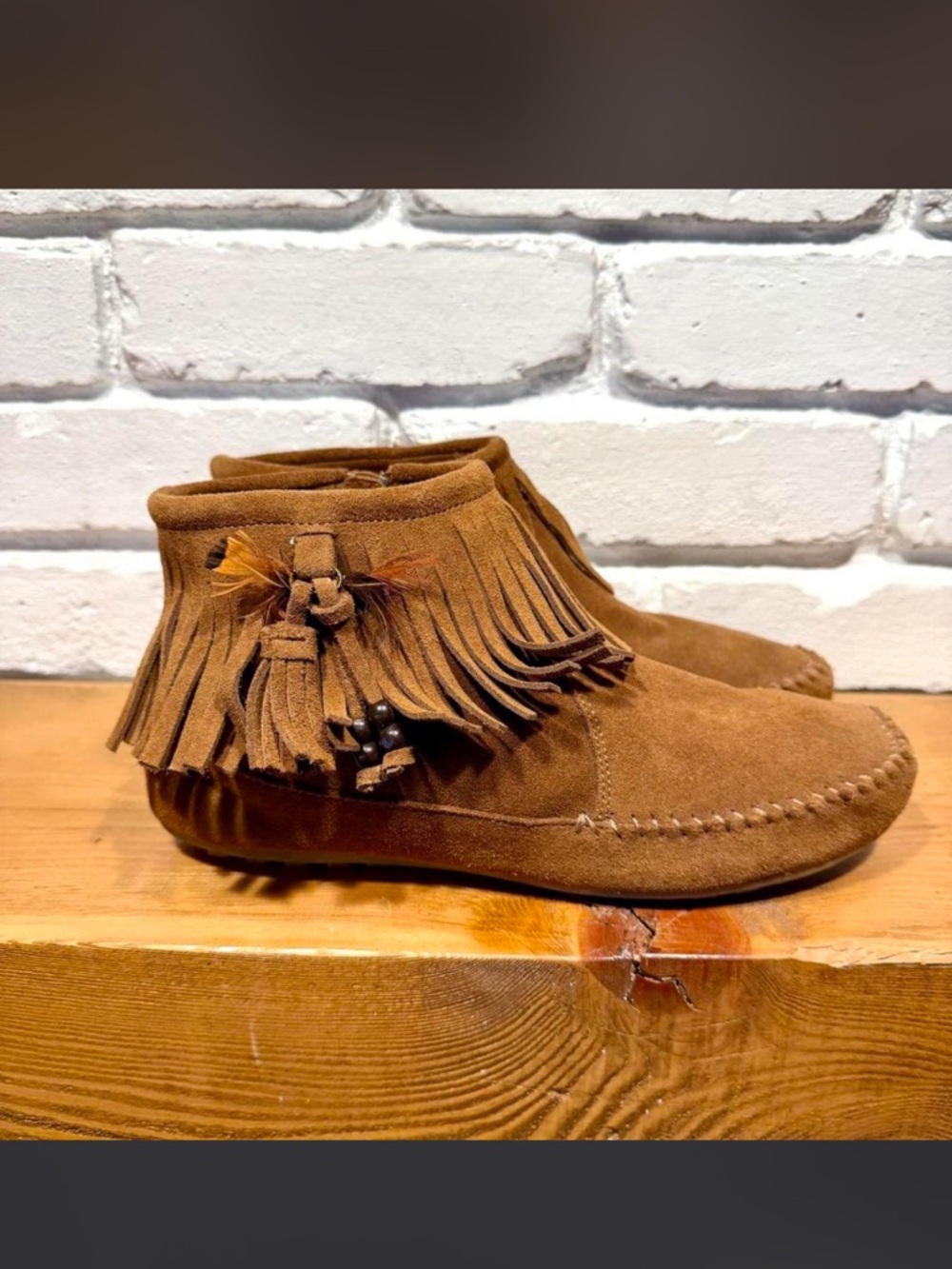 Minnetonka moccasins short ANKLE booties light brown suede MODEL off duty - Picture 2 of 6